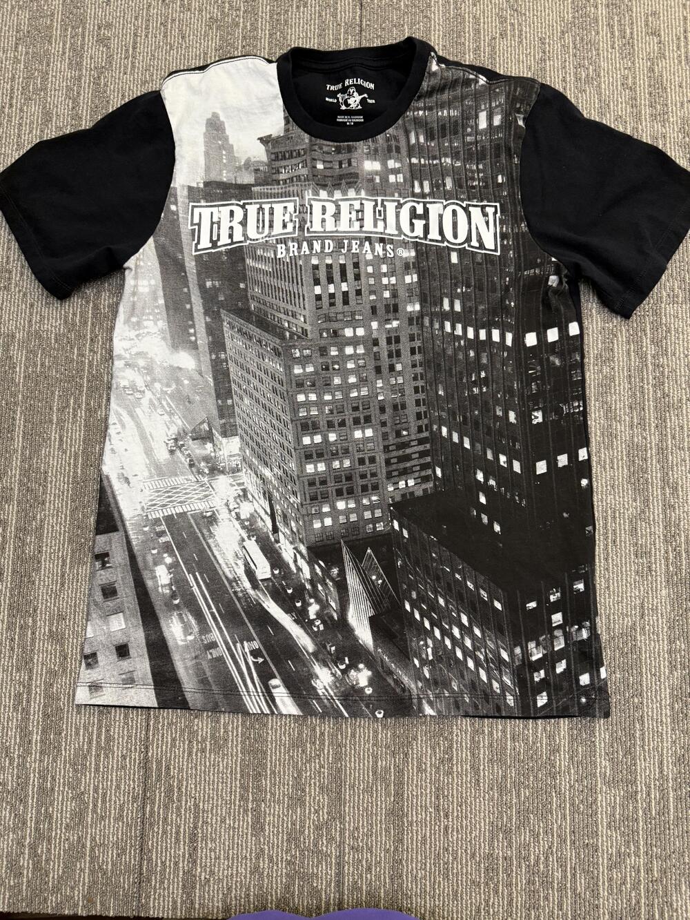 True Religion Shirt Mens Medium Black White City Skyline Graphic Tee Urban Style